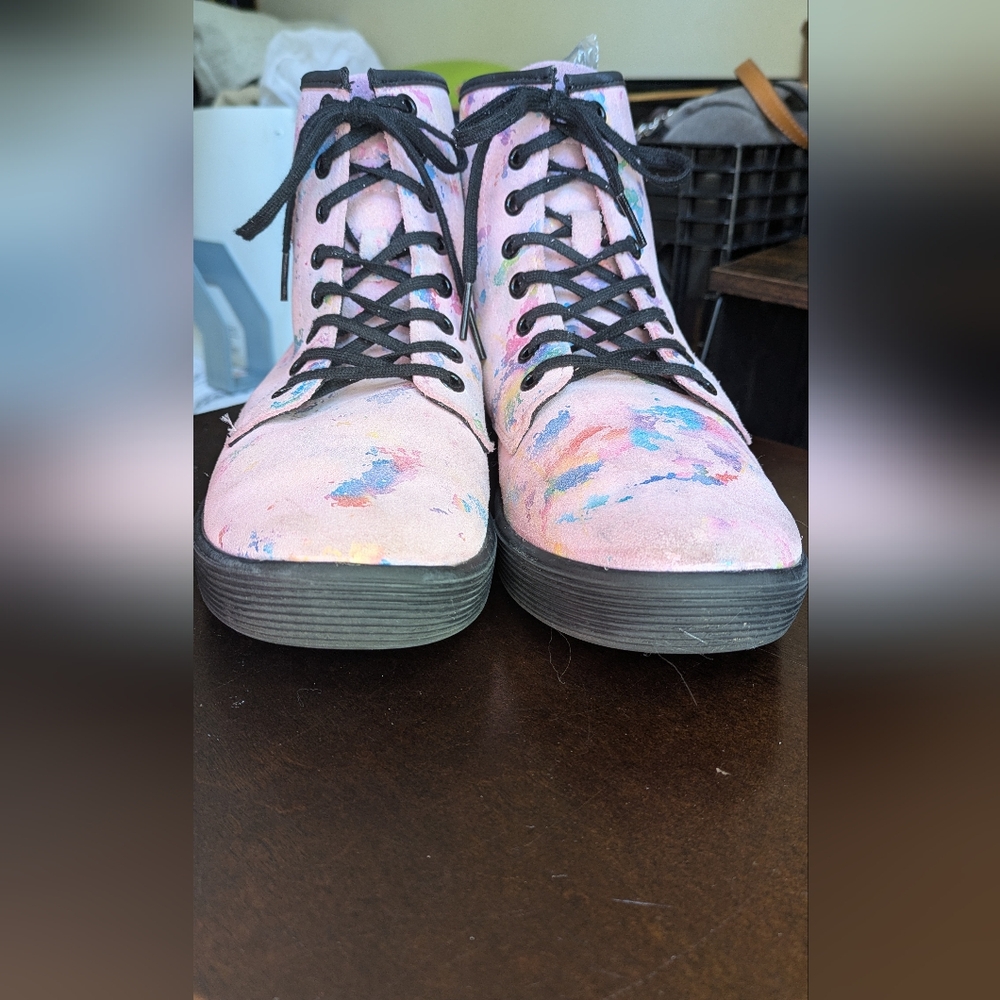 Dr. Martens Sheridan Women's Suede Boots Pink Rainbow Burst Size 7 US L. - Picture 5 of 8
